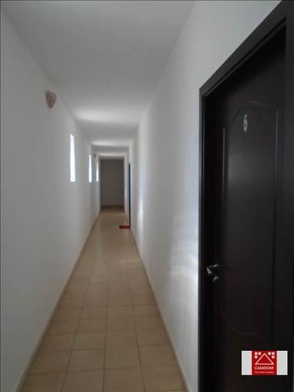 Casă individuală cu 20 camere cu Canalizare în Central