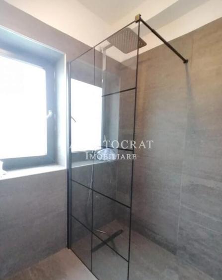 Casă cu 4 camere cu Teren 250 Mp în Ostratu