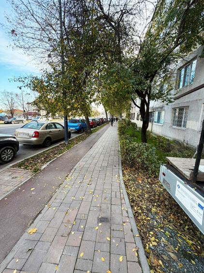 Apartament cu 4 camere decomandat, mobilat în Far