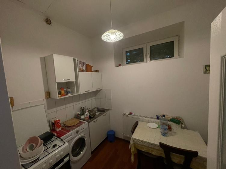 Casă cu 2 camere decomandat în Exterior Vest