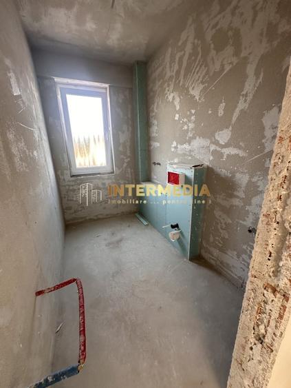 Apartament cu 3 camere decomandat în Cetate