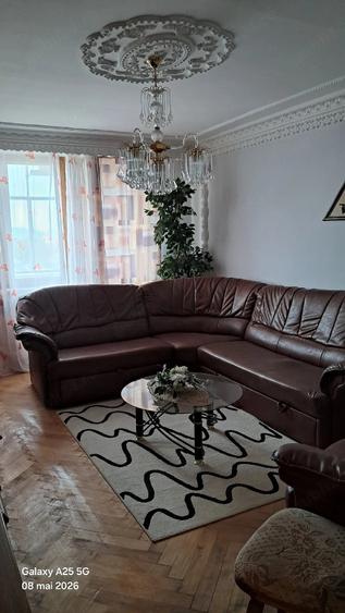 Apartament cu 3 camere decomandat în Central