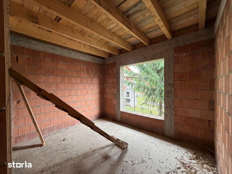 Casă cu 7 camere cu Teren 1052 Mp în Central