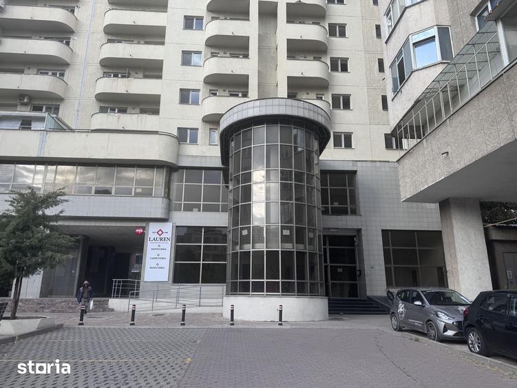 Spațiu comercial, de 400 mp, în Calea București
