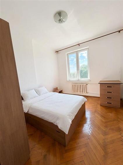 Apartament cu 3 camere semidecomandat în Gării