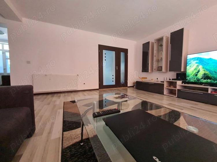 Casă cu 6 camere cu Teren 300 Mp în Dumbrăvița