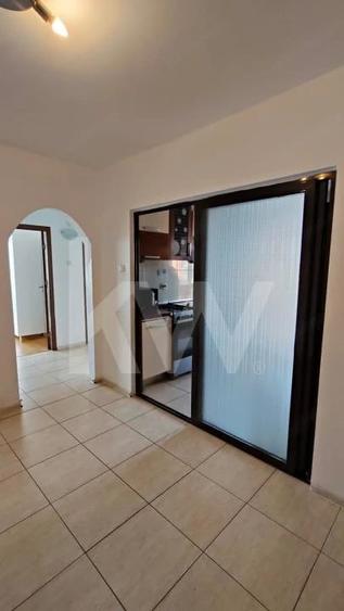 Apartament cu 3 camere de inchiriat Vasile Aaron, mobilat, bloc cu lift - 10