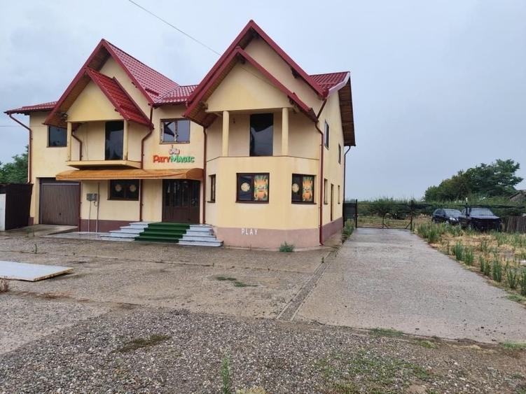 Casă individuală cu 4 camere cu Canalizare în Central