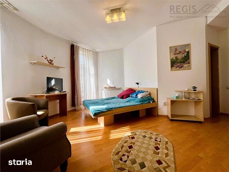 Casă cu 10 camere cu Teren 1238 Mp în Malul Ursului
