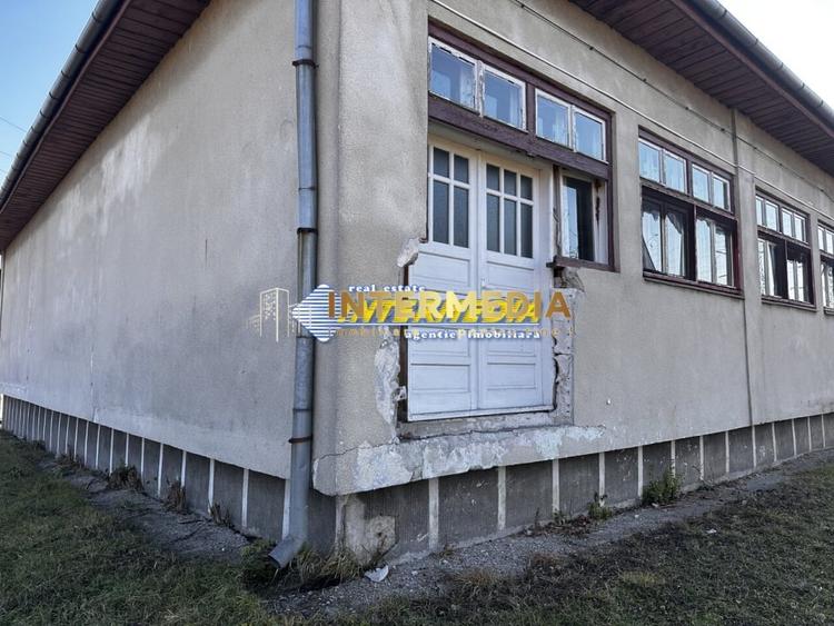 Spațiu comercial, de 1,270 mp, în Bărăbanț