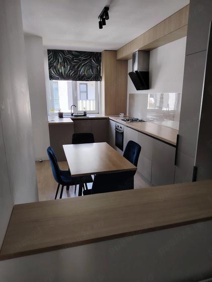 Apartament cu 3 camere decomandat în Florești