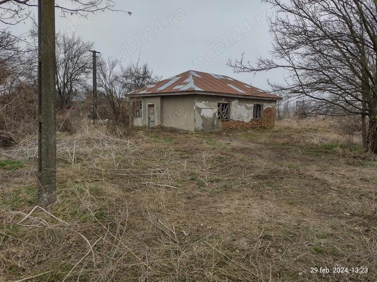 Casă cu Teren 4600 Mp în Central