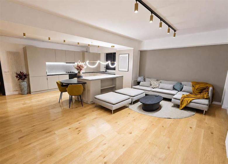 Apartament cu 3 camere decomandat în Pipera