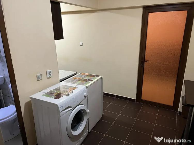 Garsonieră decomandată în Central