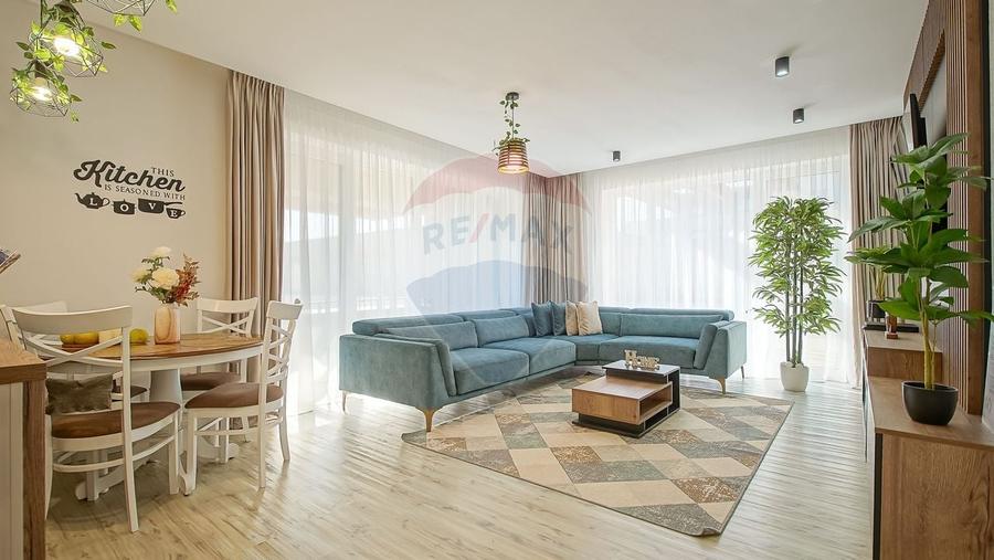 Penthouse cu 4 camere decomandat în Tractorul