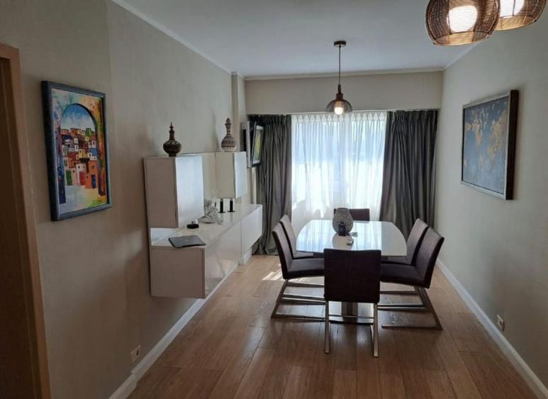 Apartament cu 4 camere semidecomandat în Calea Victoriei