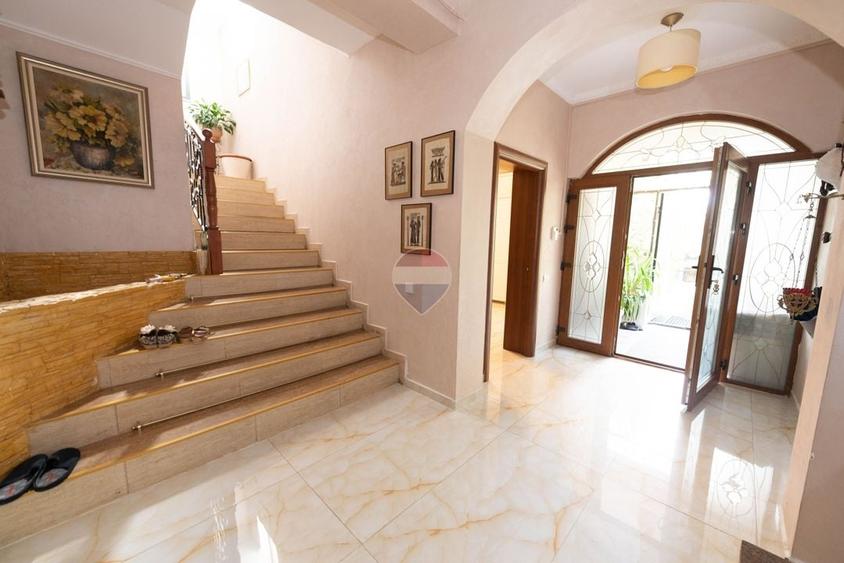 Apartament cu 4 camere decomandat, mobilat în Grivița