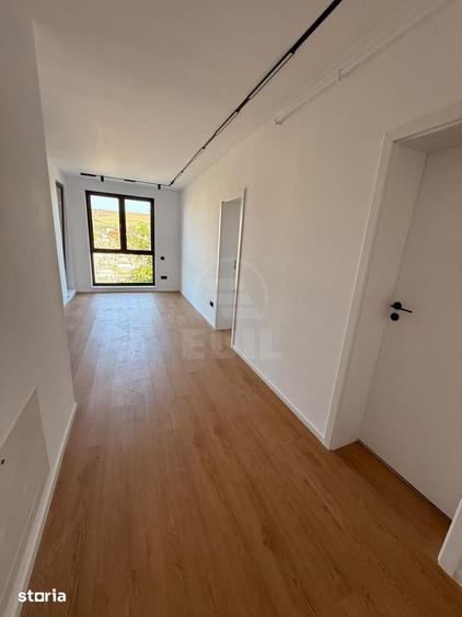 Casă cu 6 camere cu Teren 252 Mp în Florești