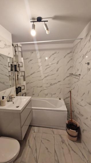 Apartament cu 3 camere decomandat în Girocului