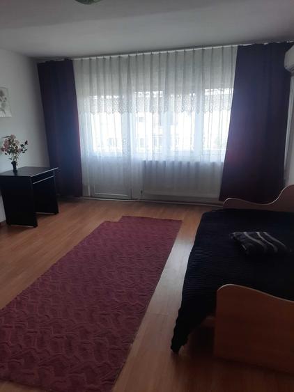 Garsonieră decomandată în Central