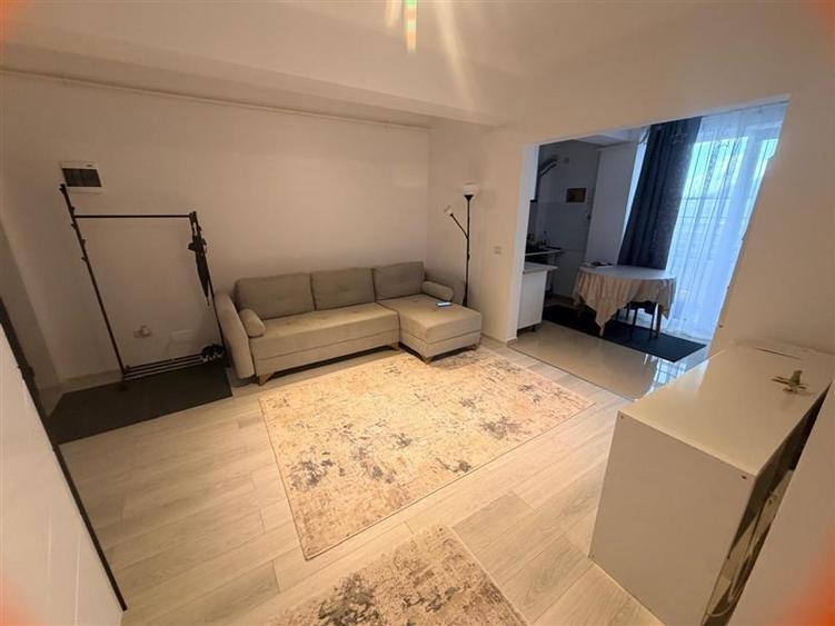 Apartament cu 2 camere decomandat în Aeroport