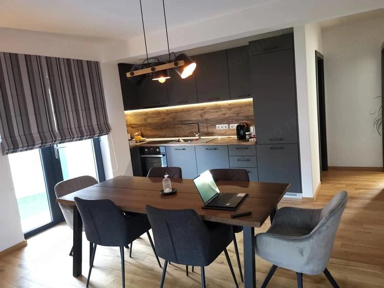 Casă cu 8 camere cu Teren 408 Mp în Central
