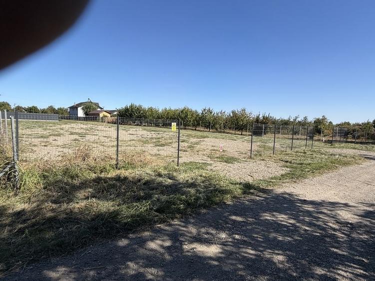 Teren de 2000 mp, în Ghighiu