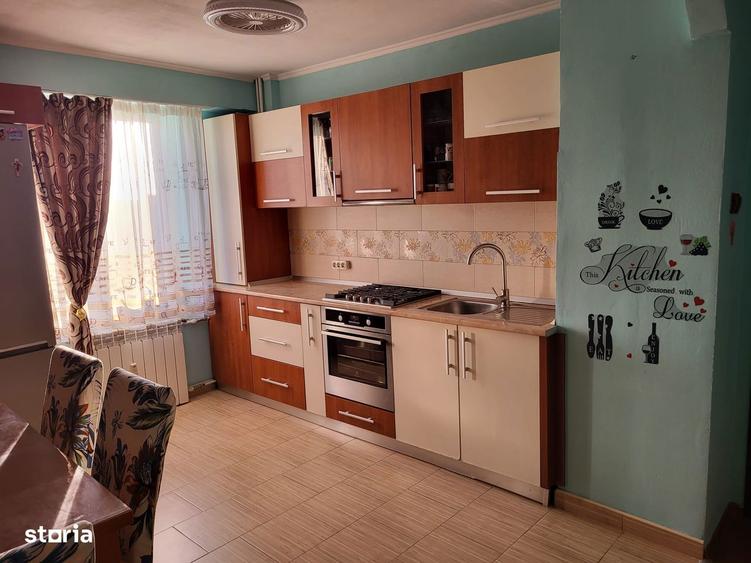 Apartament cu 3 camere decomandat în Rogerius