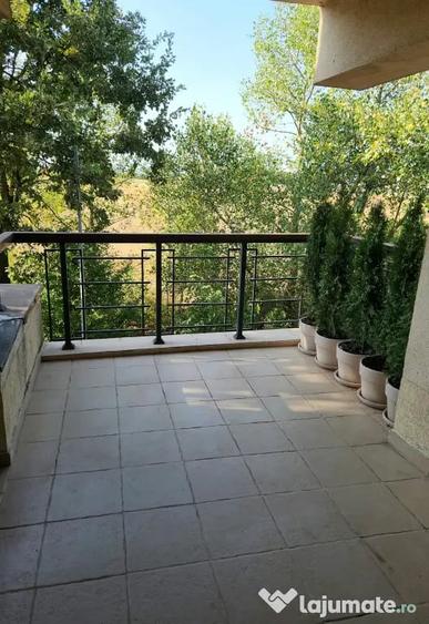 Apartament cu 2 camere semidecomandat în Ostratu