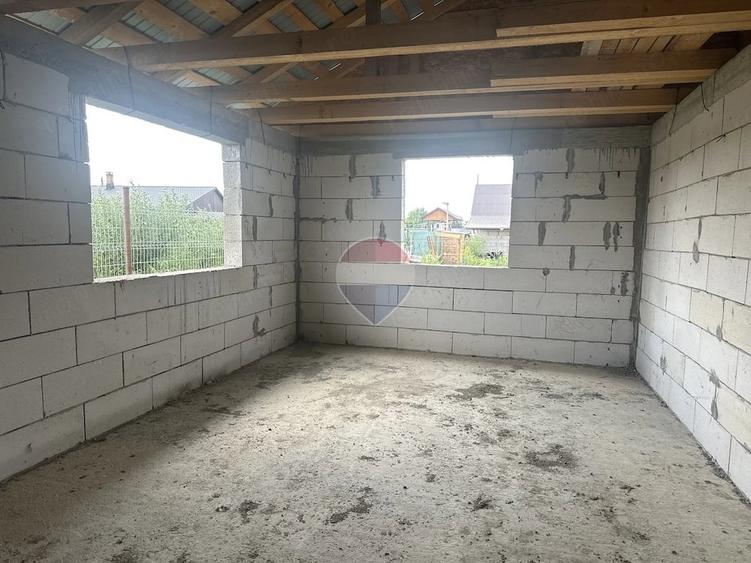 Casă cu 3 camere cu Teren 617 Mp în Slobozia (Roznov)