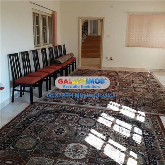 Casă cu 10 camere cu Teren 1500 Mp în Central