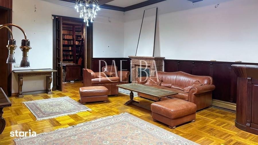 Casă cu 9 camere cu Teren 450 Mp în Rosetti