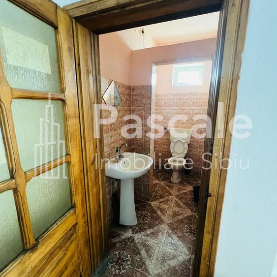 Casă individuală cu 8 camere cu Teren 1126 Mp în Tâmna