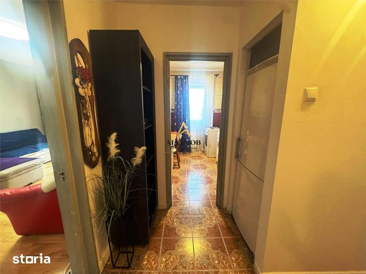 Apartament cu 3 camere, mobilat în Republicii