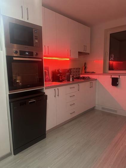Apartament cu 3 camere semidecomandat în Central