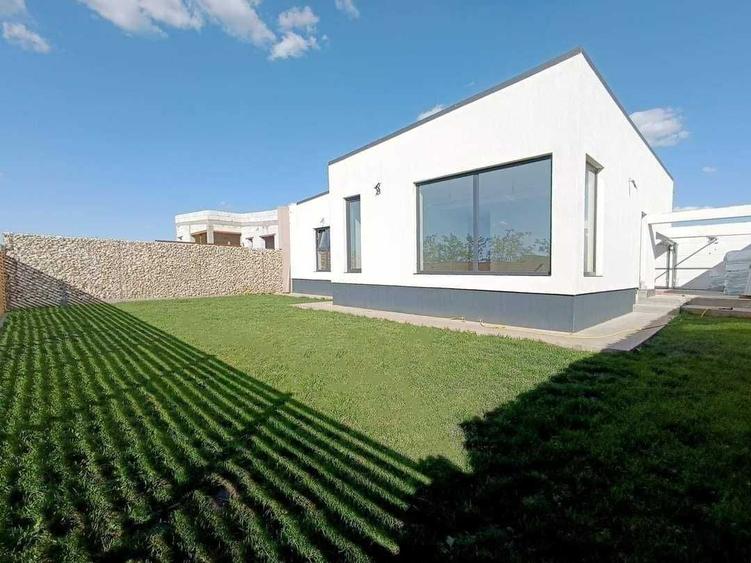Casă cu 3 camere decomandat în Valu lui Traian