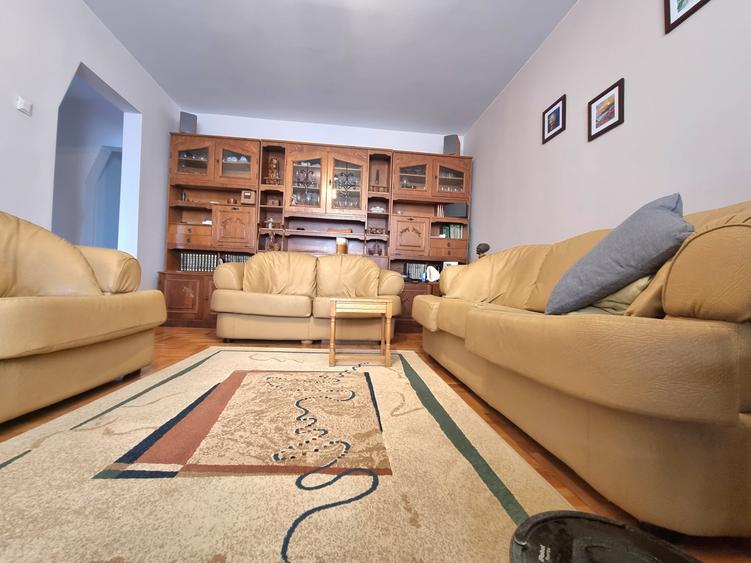 Apartament cu 3 camere decomandat, mobilat în Bistrița Lac