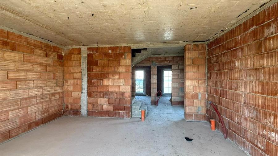 Duplex cu 4 camere cu Canalizare în Moșnița Nouă