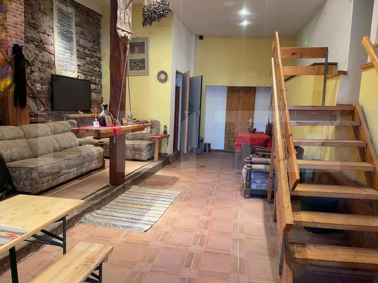 Casă individuală cu 11 camere cu Canalizare în Zărnești
