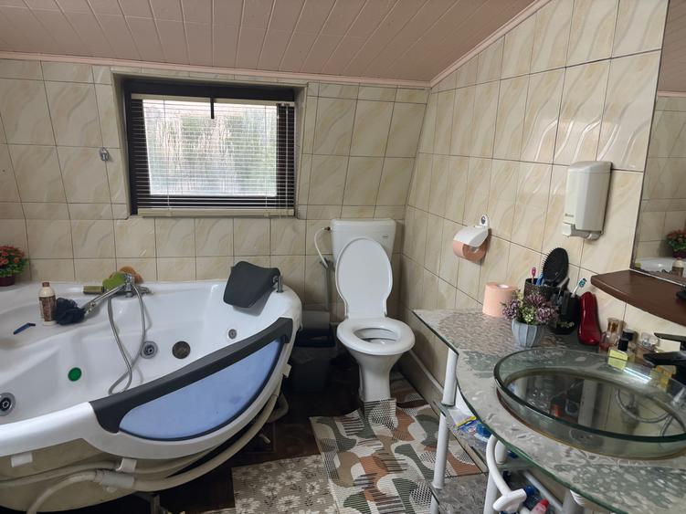 Casă cu 7 camere cu Canalizare în Chitila