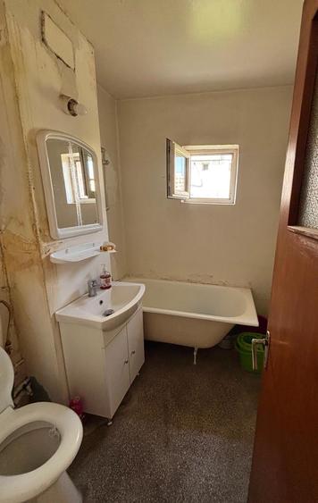 Apartament cu 3 camere decomandat în Drumul Taberei
