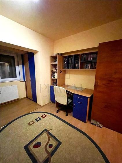 Apartament cu 3 camere decomandat, mobilat în Aradului