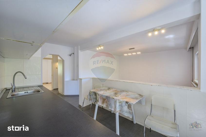 Apartament cu 3 camere în Tei