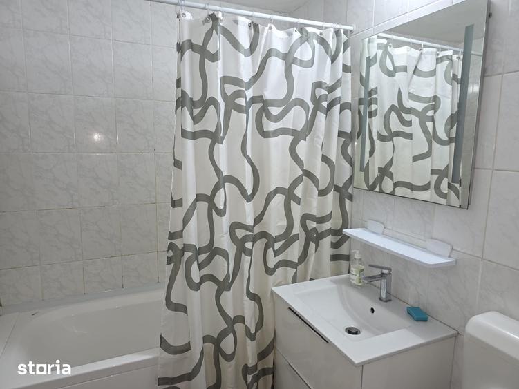 Apartament cu 3 camere decomandat, mobilat în Vitan