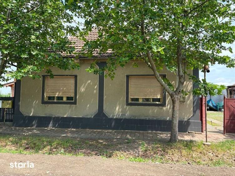 Vand casa din caramida, la strada principala, in Sannicolau Mare - 1