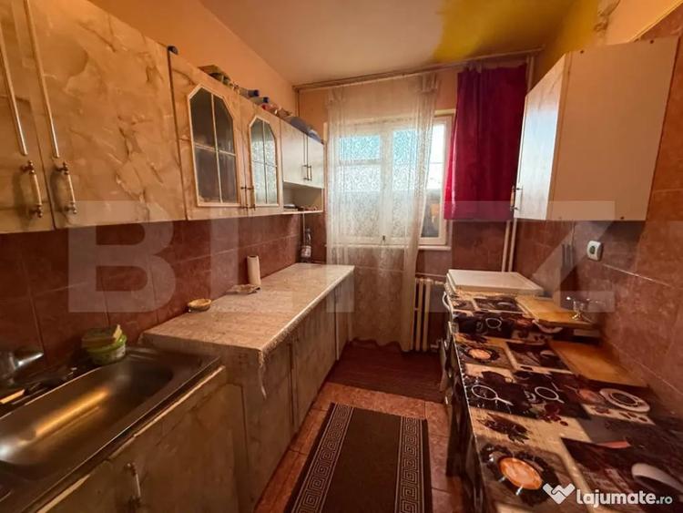 Apartament cu 3 camere semidecomandat în Central