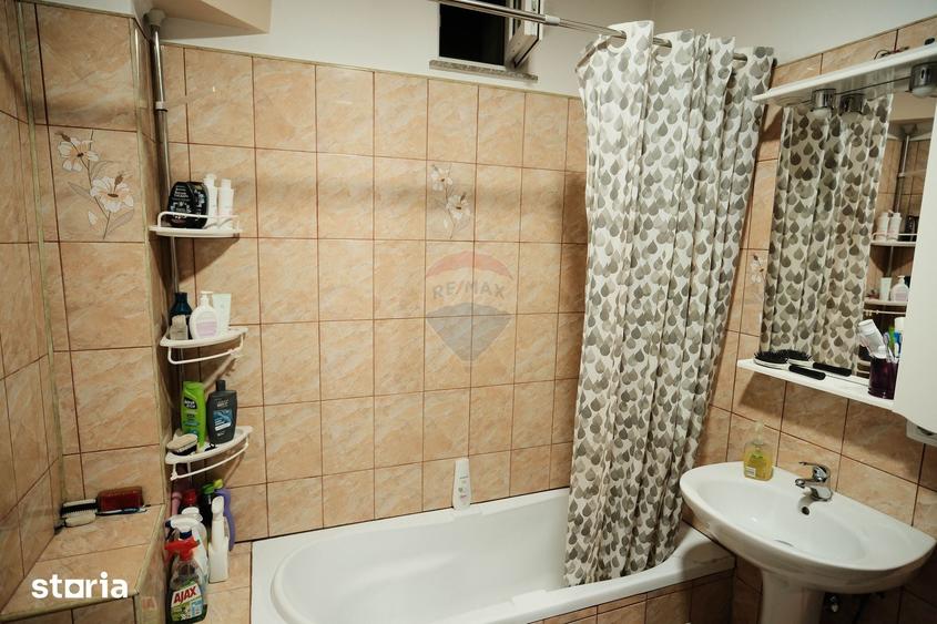 Casă cu 4 camere cu Teren 400 Mp în Central