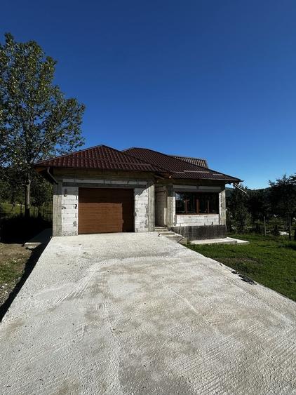 Casă cu 3 camere în Poiana