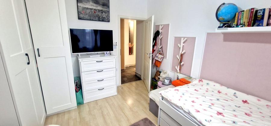 Apartament cu 3 camere decomandat, mobilat în Șelimbăr