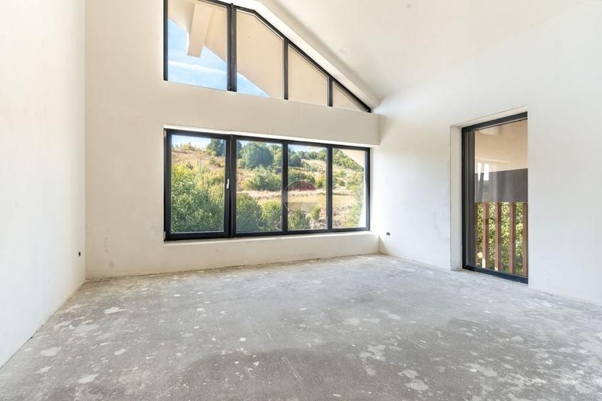 Duplex cu 6 camere cu Teren 600 Mp în Sud